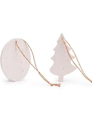 Adornos navideños fabricados con papel reciclado y degradable con semillas de margaritas